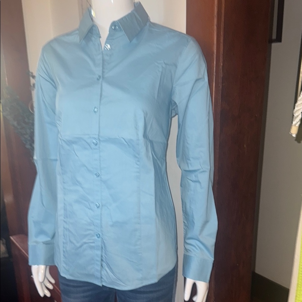 NWT northern reflections size small Blue Button-Up Shirt